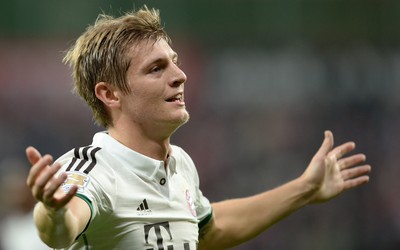 U体育精华-丹麦队赛前踩场认真专注